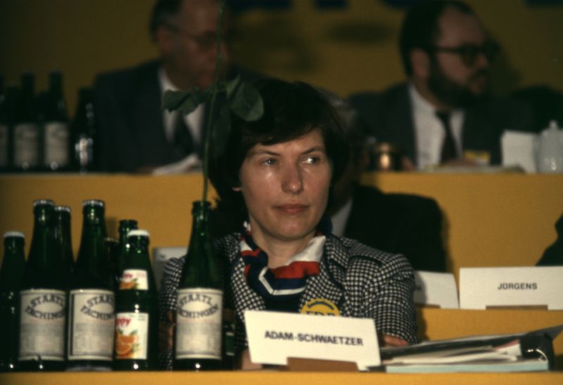 Datei:Archiv Kosinsky 2400.jpg